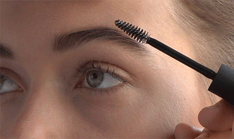 shaping the eyebrows