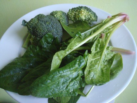 broccoli and spinach for white teethes