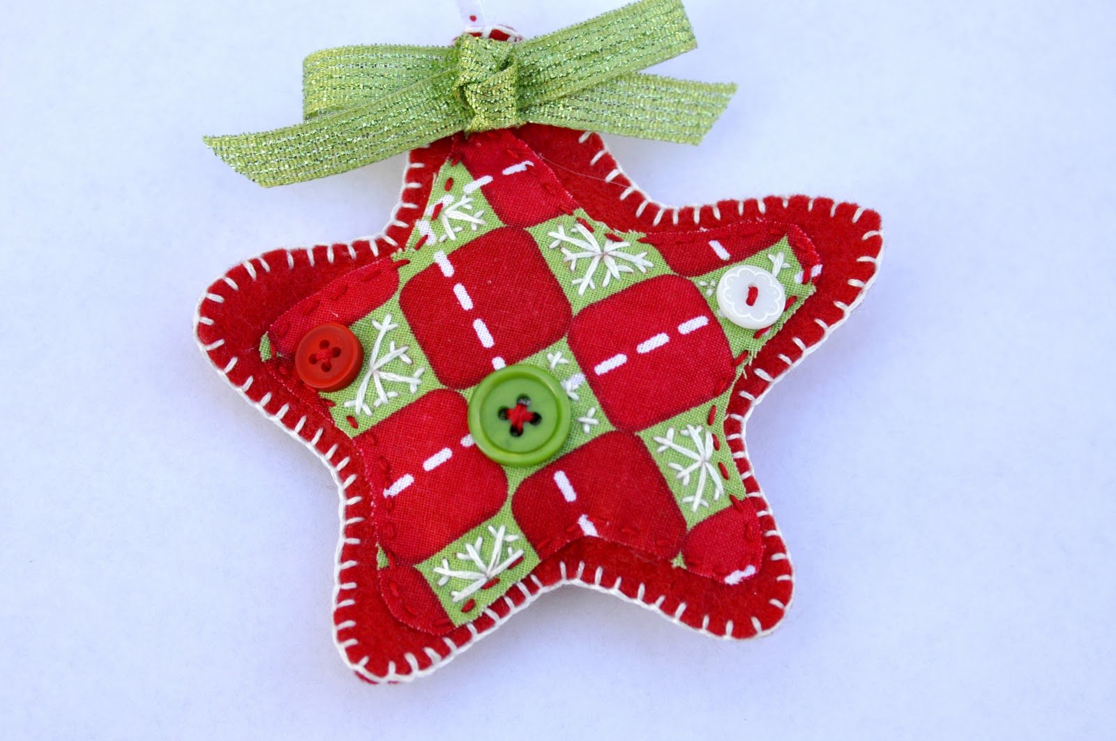Making Christmas Ornaments with Felt at Home